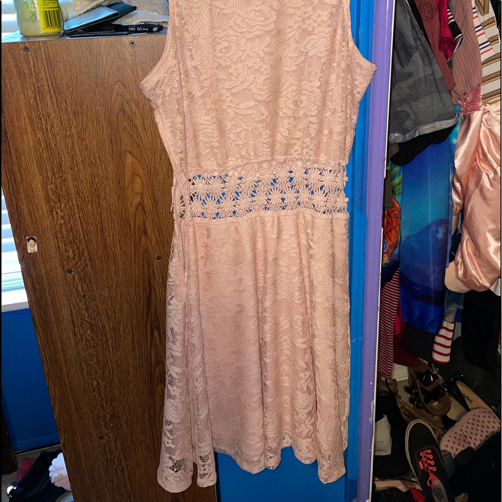 Dress - Picture 2 of 8